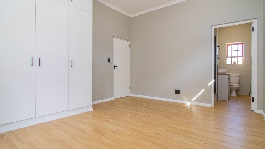 3 Bedroom Property for Sale in Sandbaai Western Cape